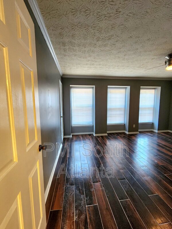 Building Photo - 143 Forrest Ave