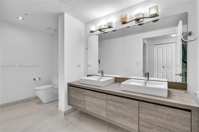 Building Photo - 400 Sunny Isles Blvd