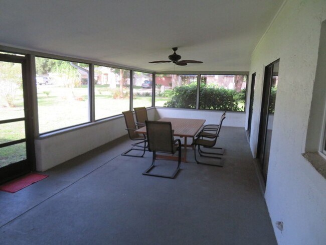Building Photo - 839 Rosemere Cir