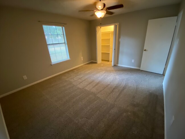 Building Photo - 3320 Lockhaven Dr