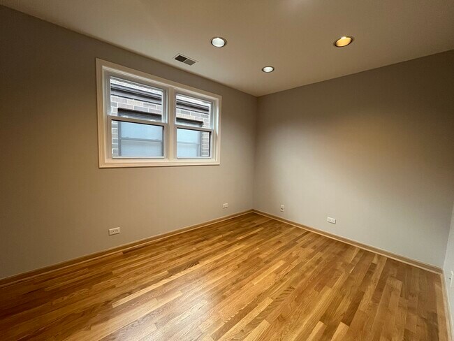 Building Photo - 449 W 37th St