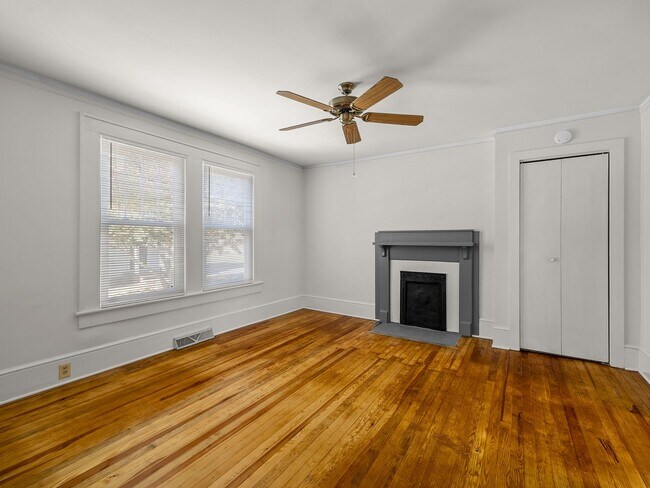 Building Photo - Downtown Greer Charmer: Spacious 3-Bed, 2 ...