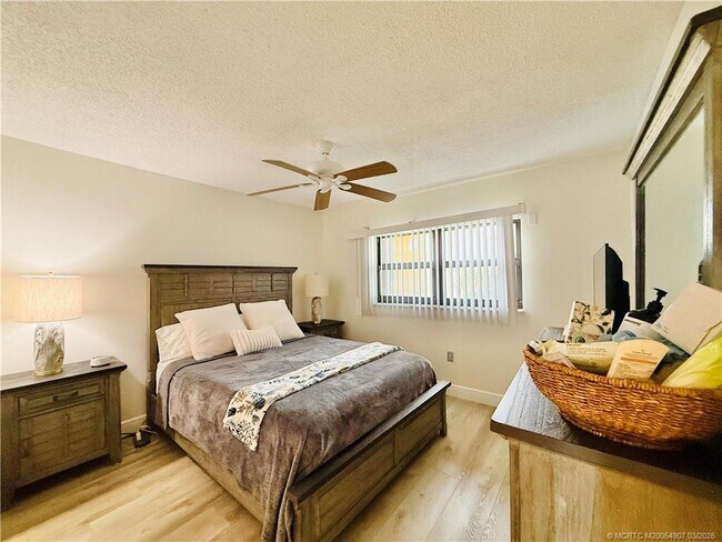 Building Photo - 7410 S Ocean Dr