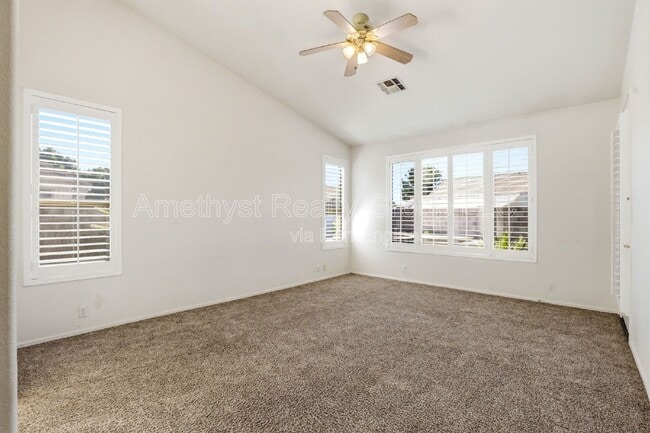 Building Photo - 7017 W Greenbriar Dr