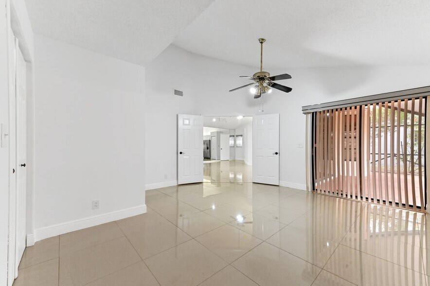 Building Photo - 5421 Helene Cir