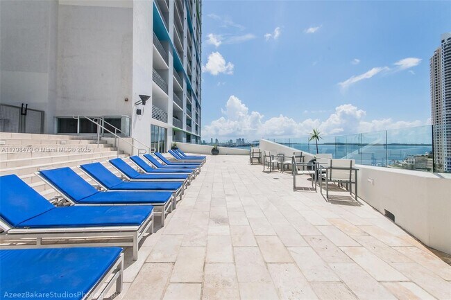 Building Photo - 325 Biscayne Blvd