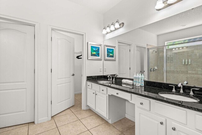 Building Photo - 4140 Oak Tree Dr