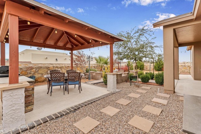 Building Photo - 14713 Rockbridge