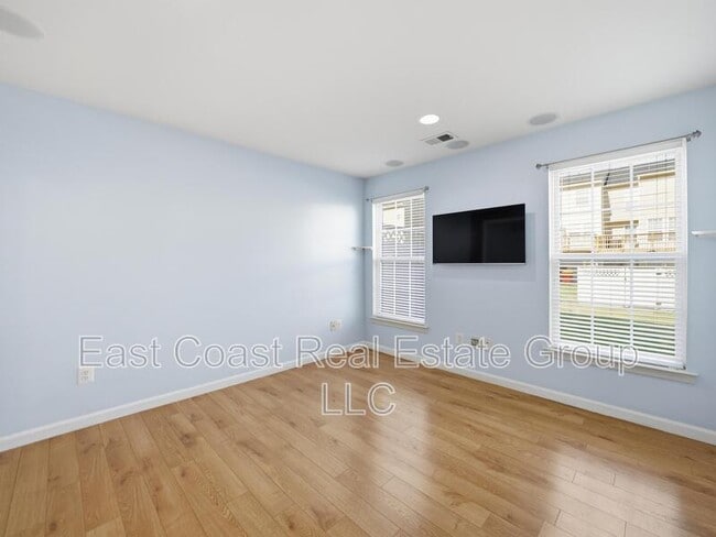 Building Photo - 1247 Mare St