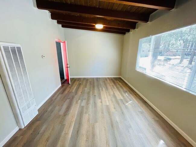 Building Photo - Studio apartment for RENT in South Lake Tahoe