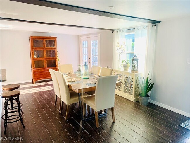 Building Photo - 235 Cypress Way W