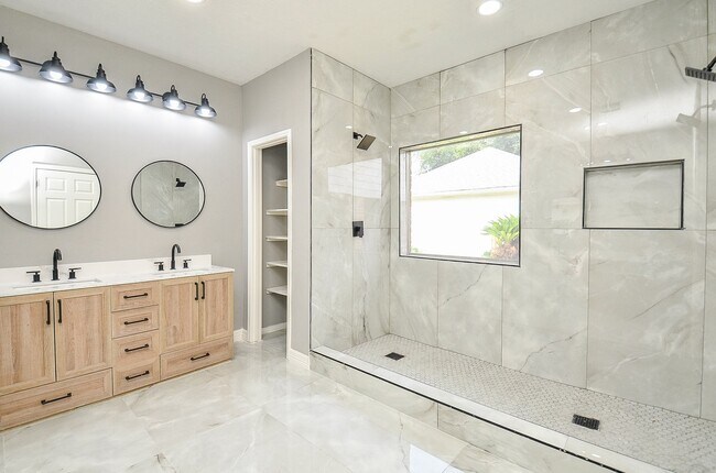 Building Photo - 9211 Abbey Chase Ln