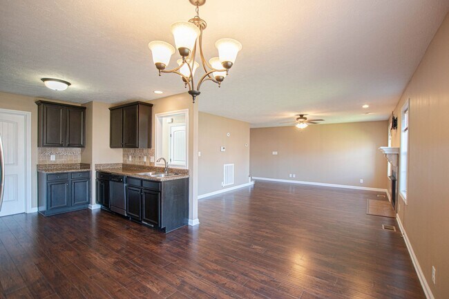 Building Photo - 613 Fennec Way