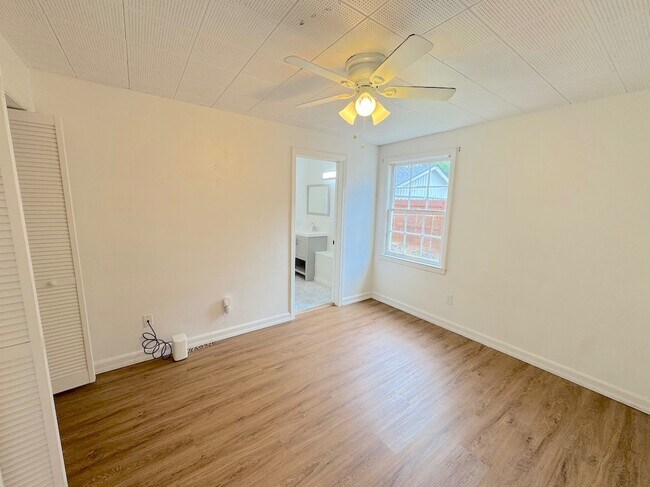 Building Photo - 1412 E 51st St