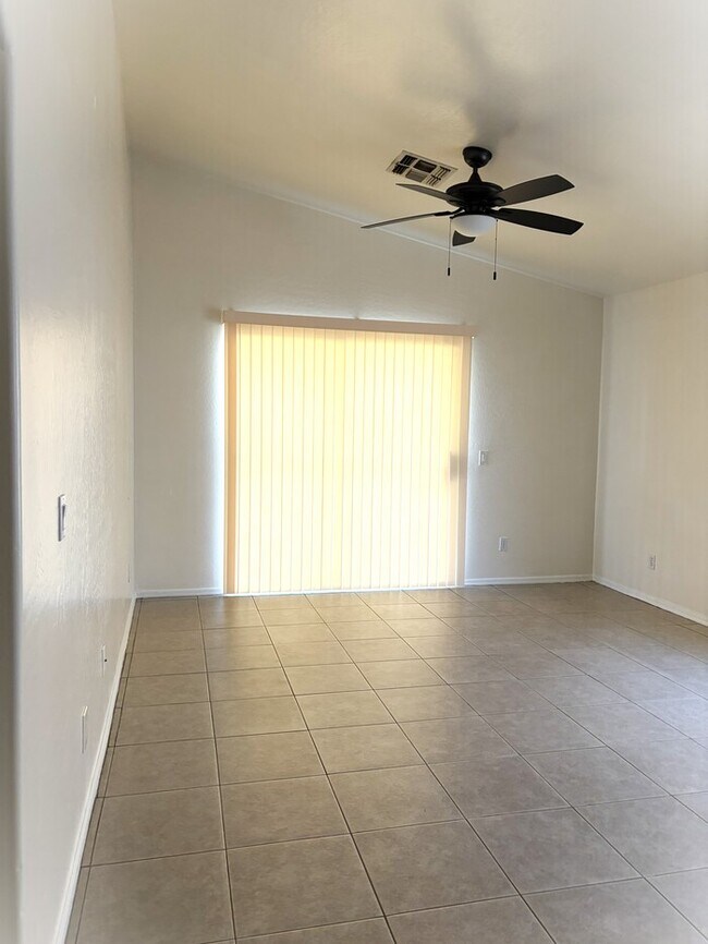 Building Photo - Cute 3-bedroom 2-bathroom home