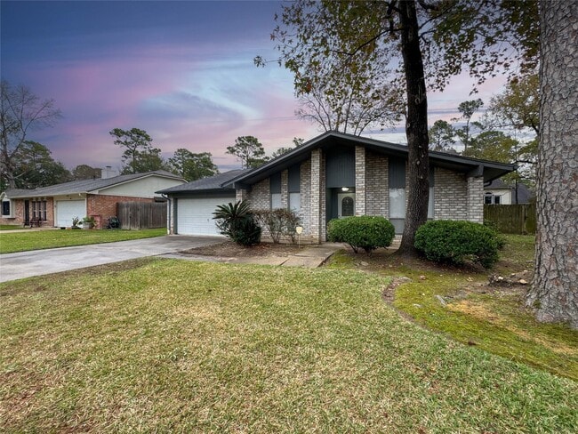 Building Photo - 22822 Canyon Lake Dr