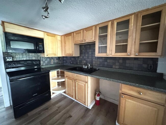 Building Photo - 224 10th Ave