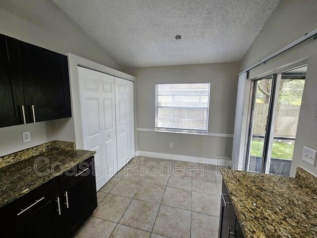 Building Photo - 1407 Mohrlake Dr