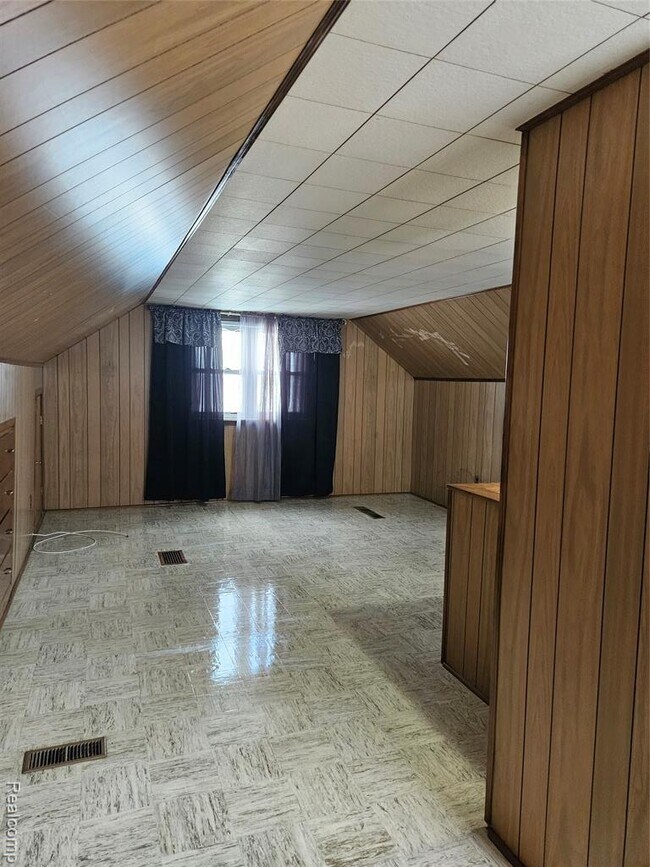 Building Photo - 736 Garfield Ave