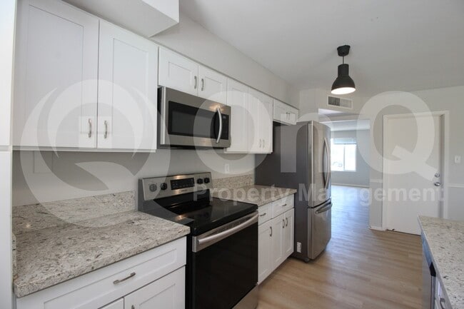 Building Photo - 537 E Laguna Dr