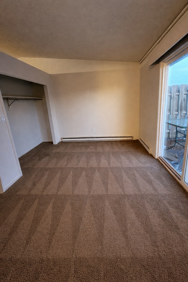 Building Photo - Lincoln unit 808