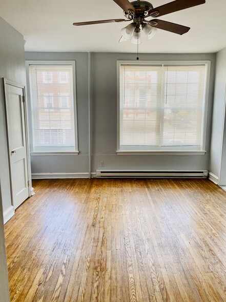 Large Livingroom veiw Main St. - 114 E Main St