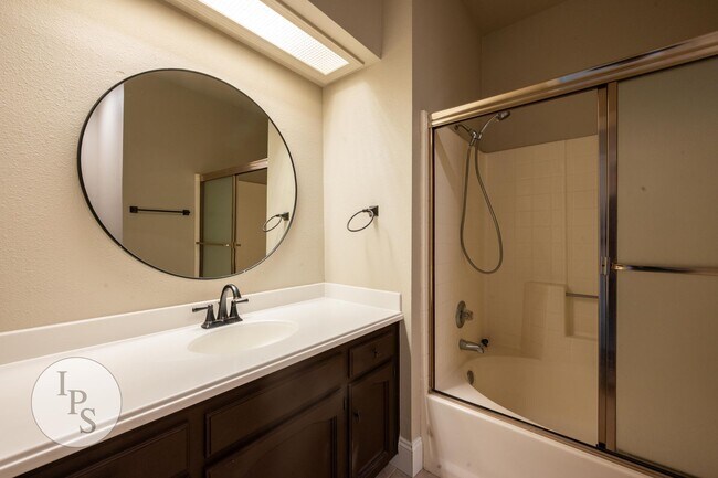 Building Photo - Move in by September 1st and get the rest of August FREE! North Fresno Villa San Marcos Apt, 2BR/...