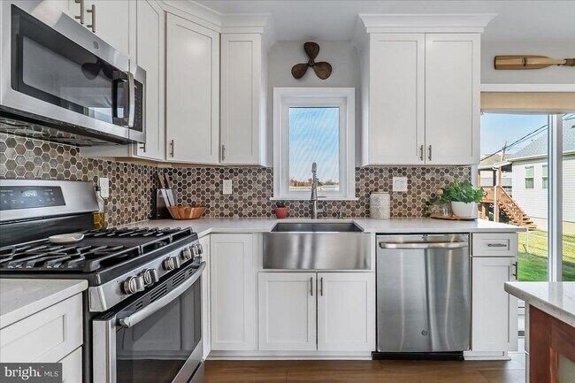 Building Photo - 6934 River Drive Rd