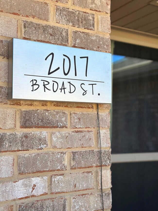 Building Photo - 2017 Broad St