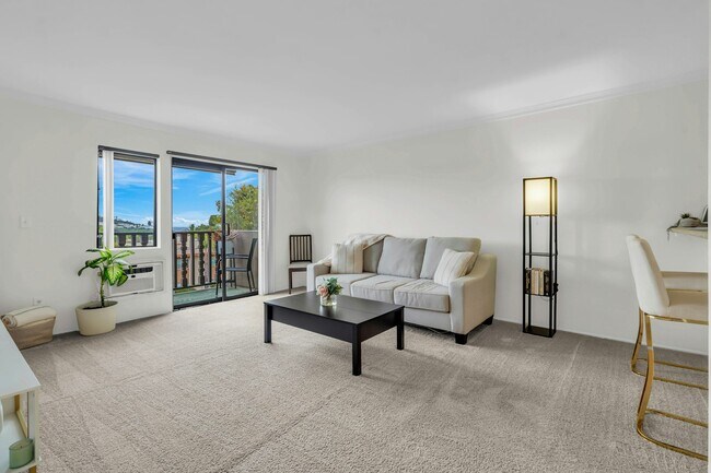 Building Photo - 6924 Hyde Park Dr