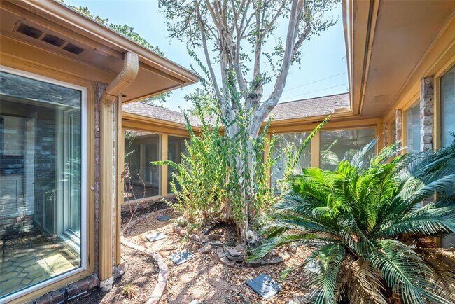 Building Photo - 102 Butlers Ct