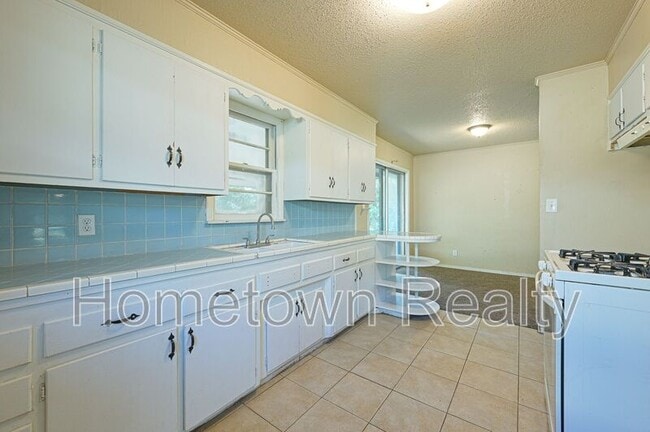 Building Photo - 2621 SW 52nd St