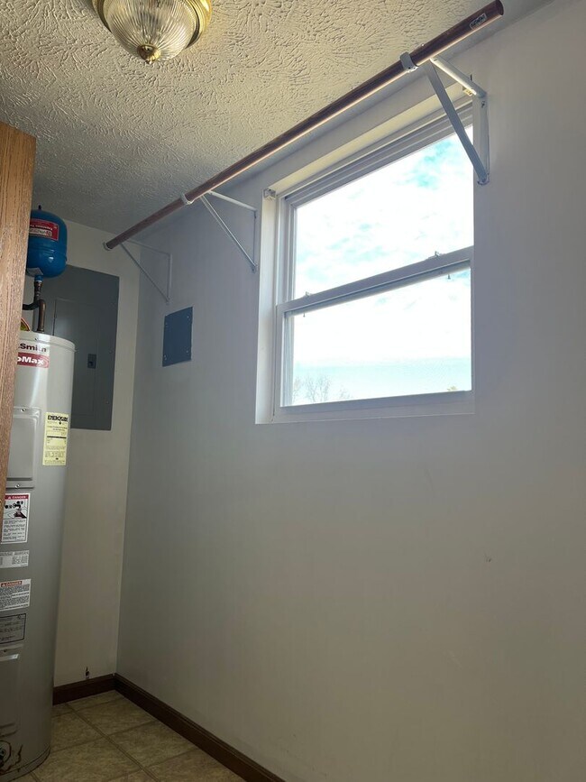 Building Photo - 1227 Sanpat Ln