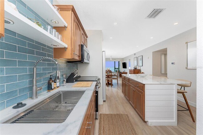 Building Photo - 1500 Park Beach Cir