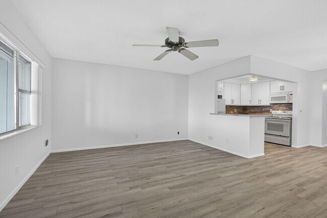 Building Photo - 100 Shore Ct