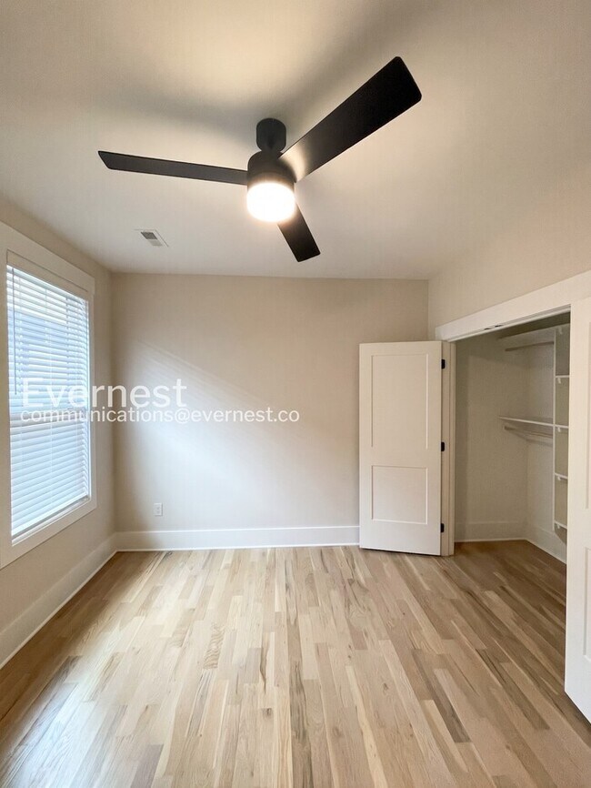 Building Photo - 4 Bed/2.5 Bath Town Home with Garage / Pet-Friendly / Available Now!