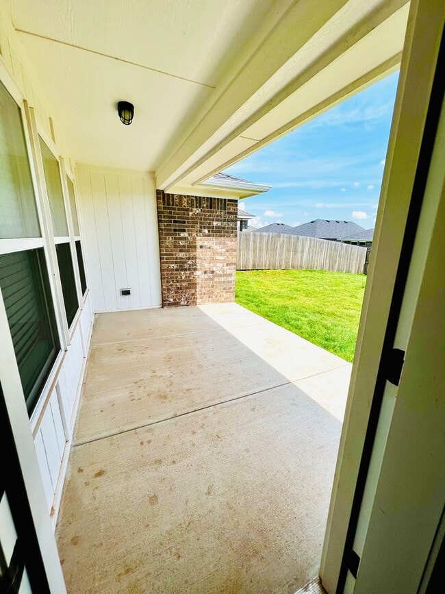 Building Photo - Beautiful 3BD 2BA Located in Edmond's Valencia NW 187th Addition!!