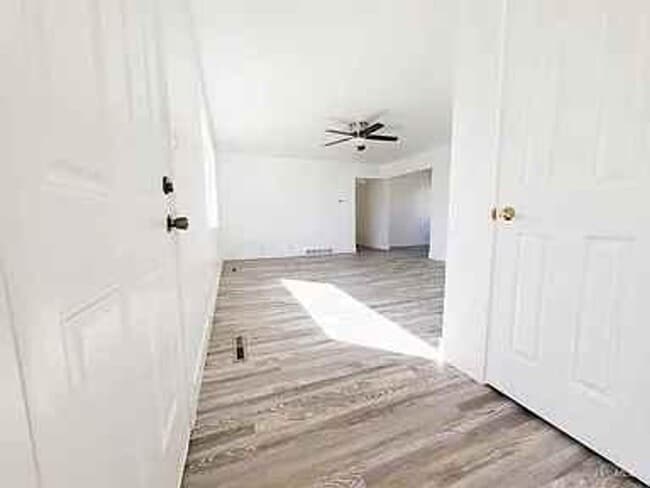 Building Photo - Classic Brick 3 bed, 1.5 bath with upgrades, fenced back yard, carport and garage.