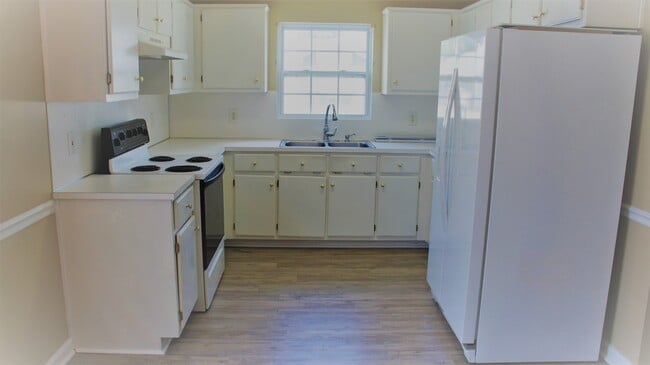 Building Photo - A Great Starter Home for rent Just For YOU!