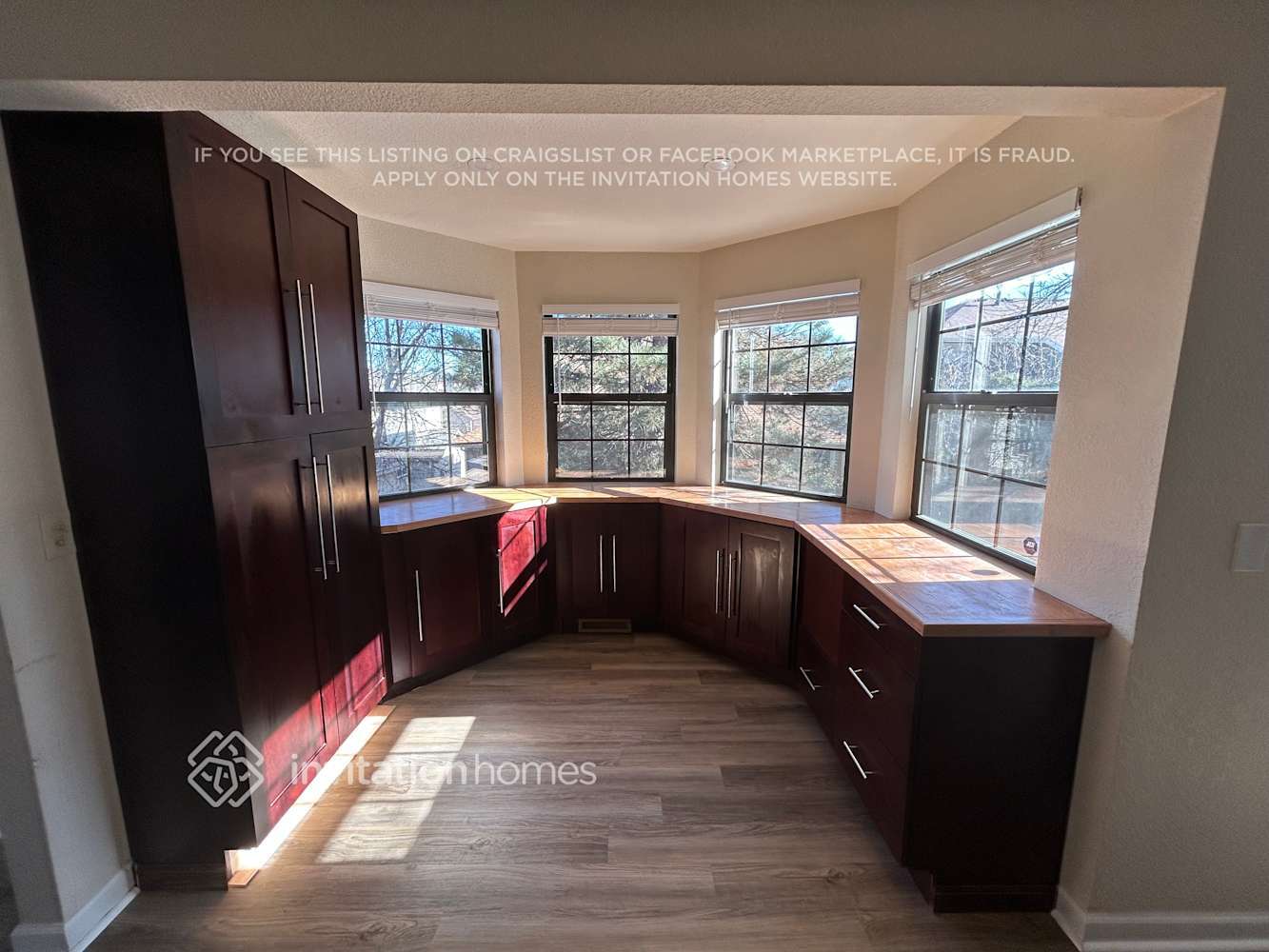 Building Photo - 1295 E Phillips Pl