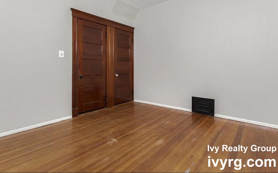 Building Photo - 46 Paulina St