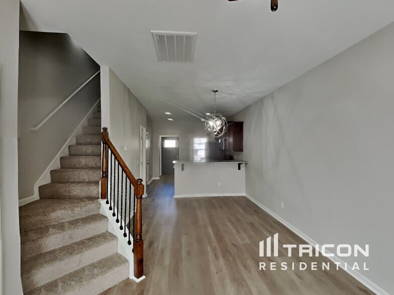 Building Photo - 409 Riverwood Ct