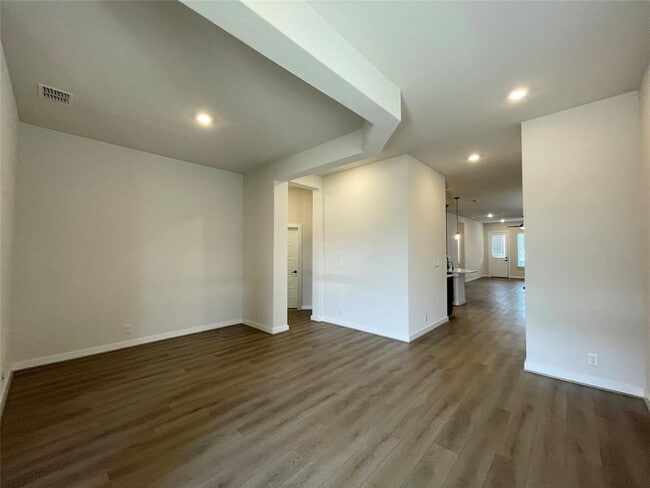 Building Photo - 128 Radnor Rd