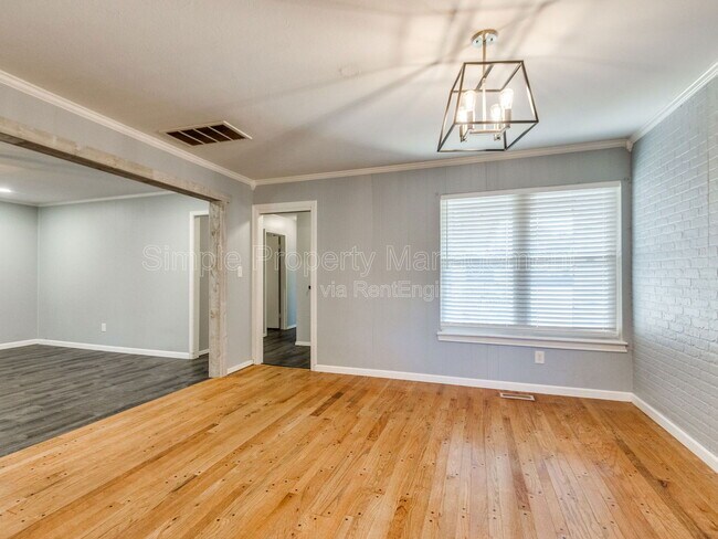 Building Photo - 2711 Ridgeview Dr