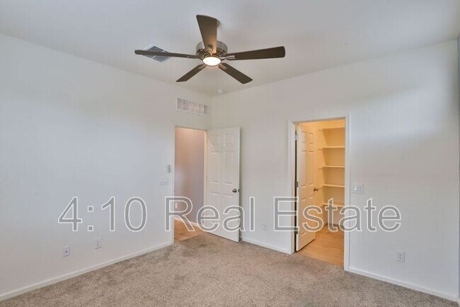 Building Photo - 5216 S 16th Pl