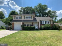 Building Photo - 119 Forsythia Dr