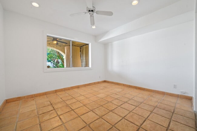 Building Photo - 16946 Encino Hills Dr