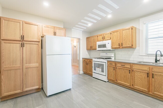 Building Photo - 284 Pearl St