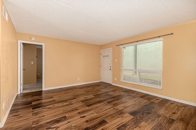 Building Photo - Spacious PHX Condo