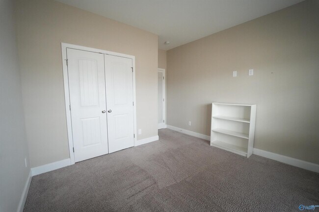 Building Photo - 204 Joan Cir